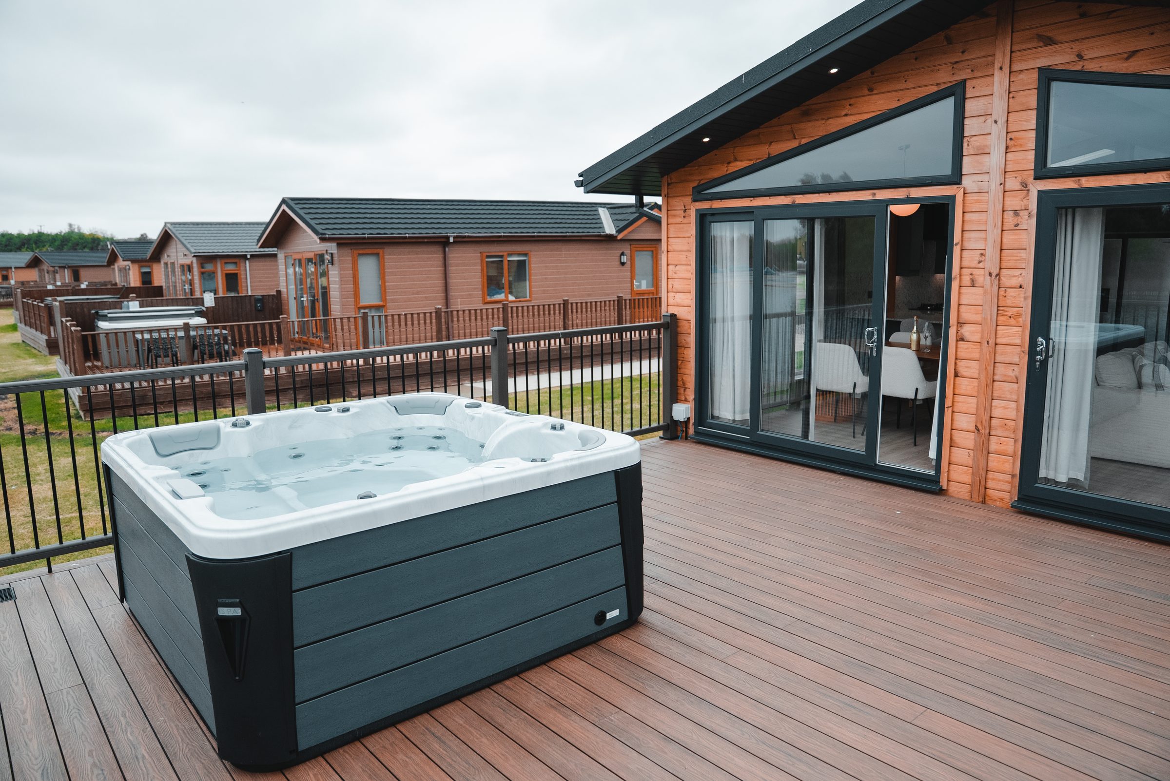 Signature Lake View 4 Lodge with hot tub at Ream Hills Holiday Park