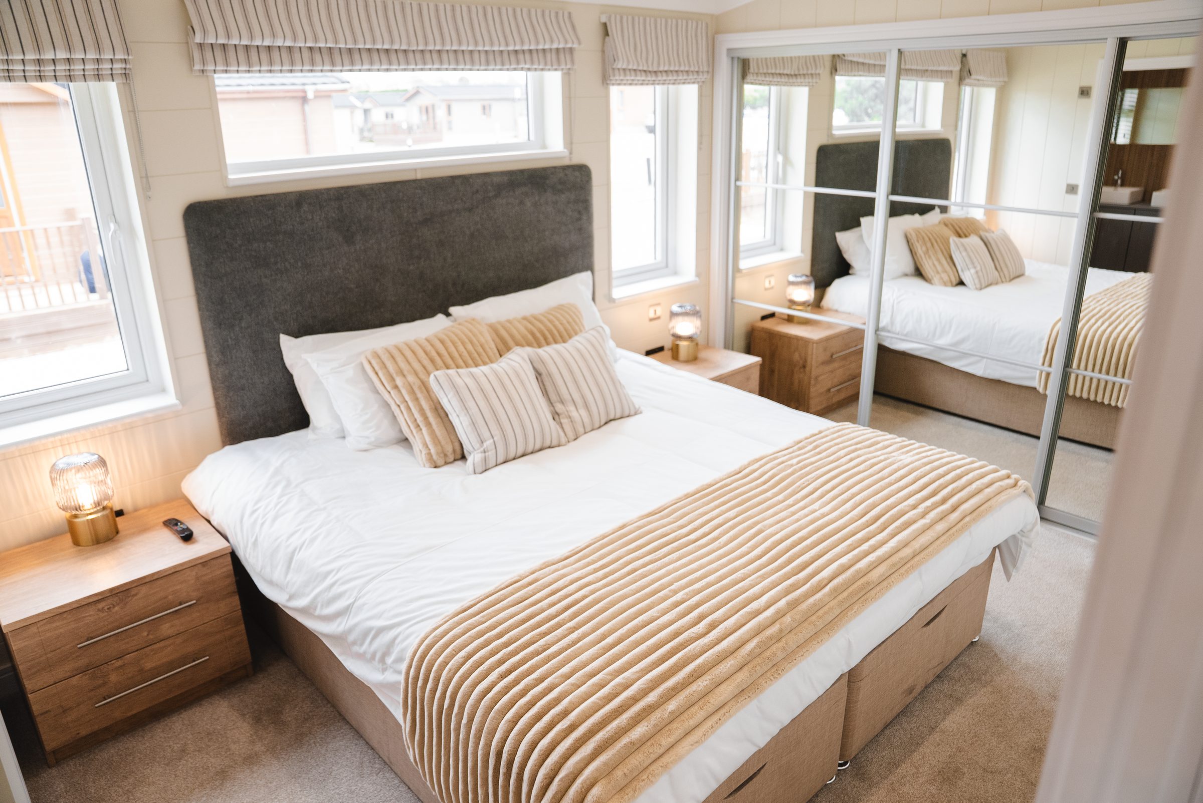 Signature Lake View 4 Lodge with hot tub at Ream Hills Holiday Park