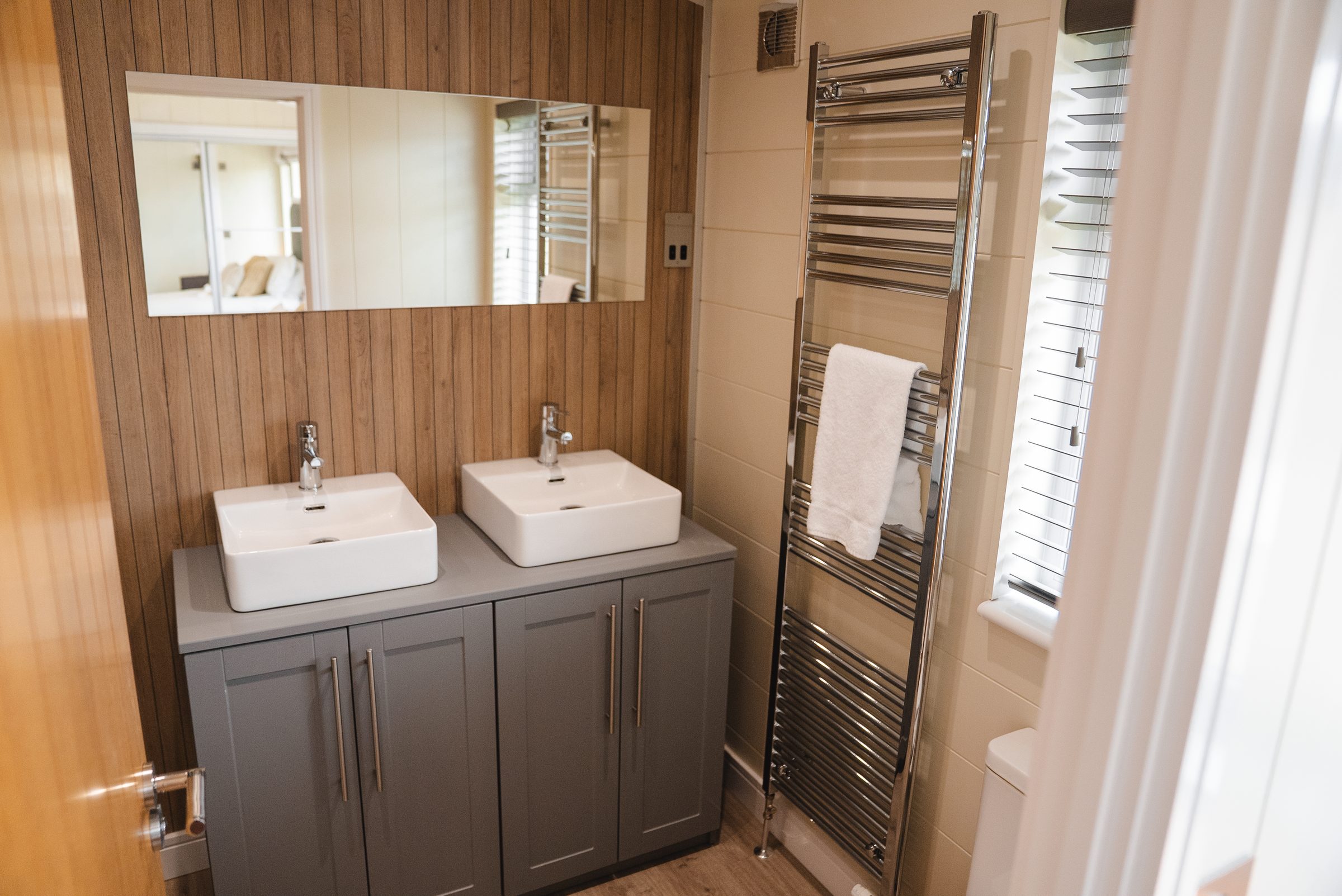 Signature Lake View 4 Lodge with hot tub at Ream Hills Holiday Park