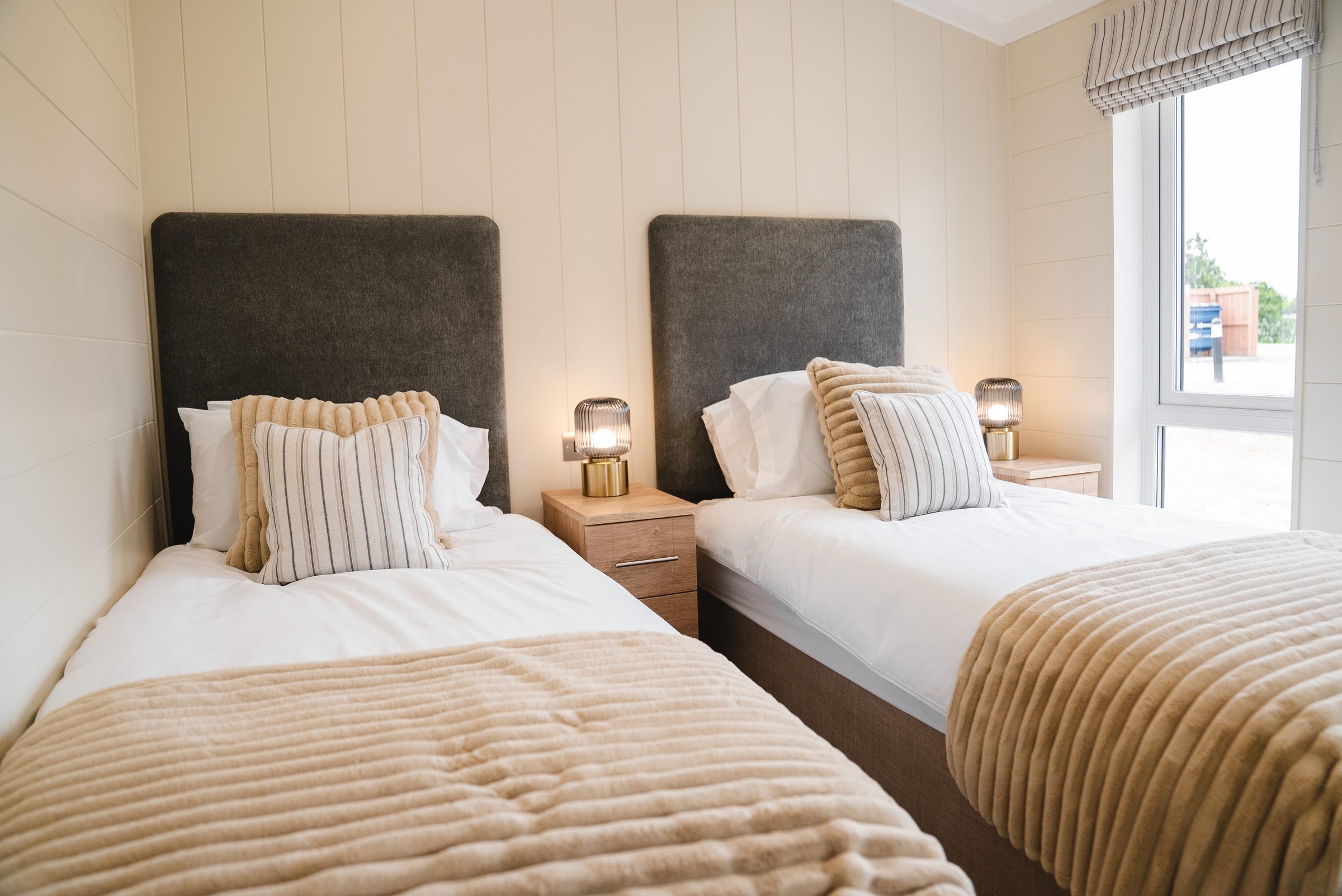 Signature Lake View 4 Lodge with hot tub at Ream Hills Holiday Park