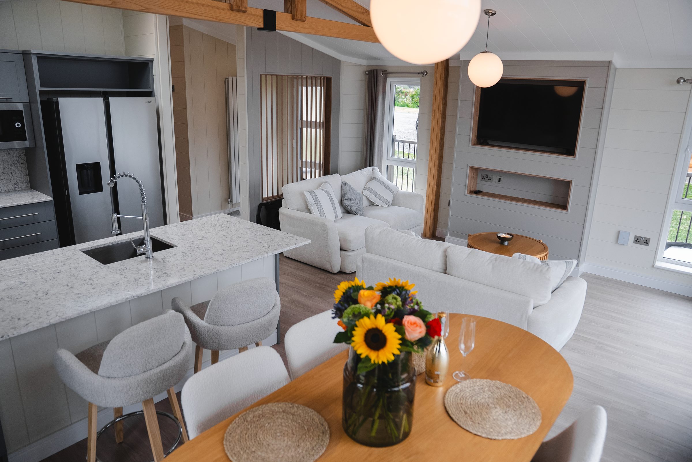 Signature Lake View 4 Lodge with hot tub at Ream Hills Holiday Park