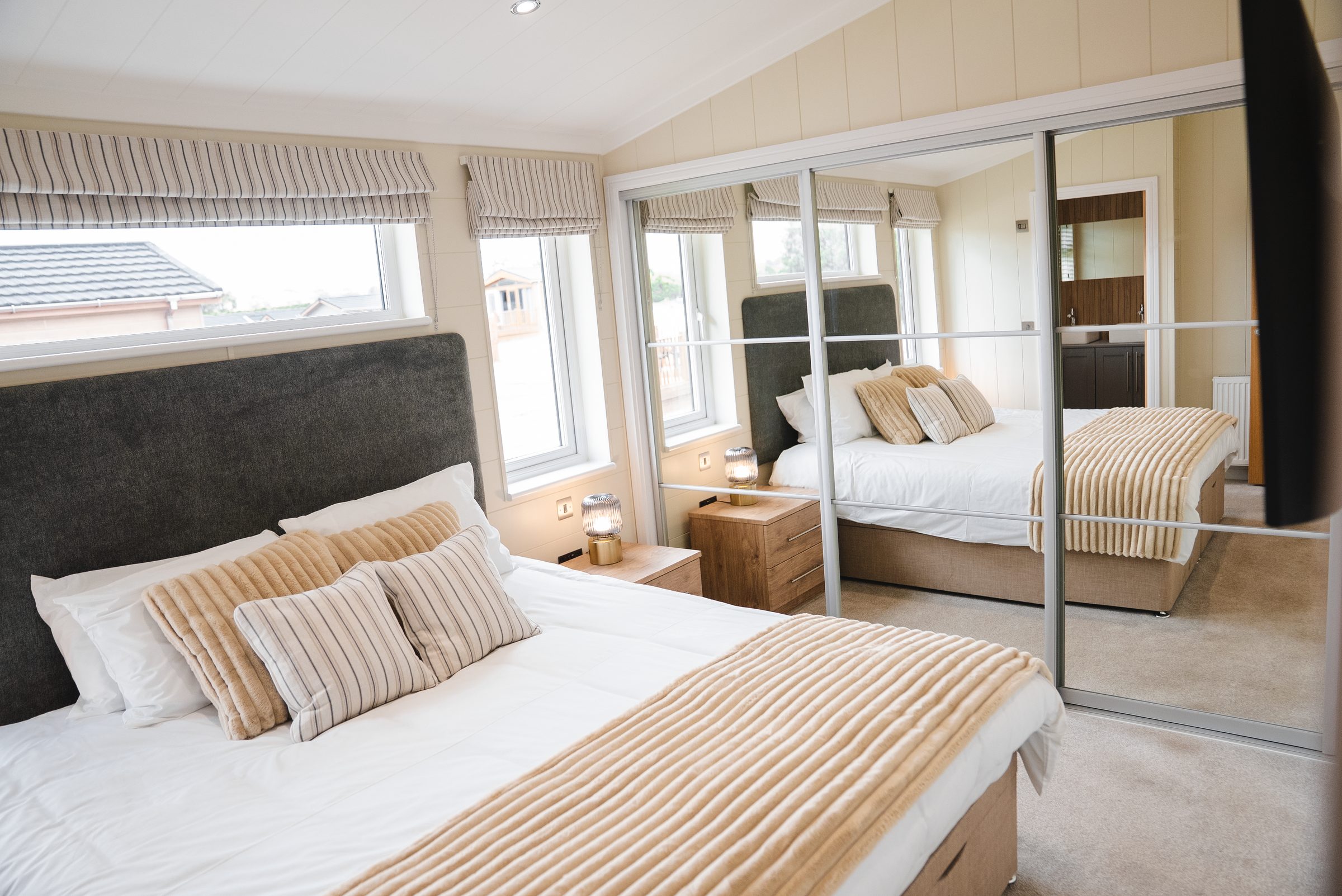Signature Lake View 4 Lodge with hot tub at Ream Hills Holiday Park