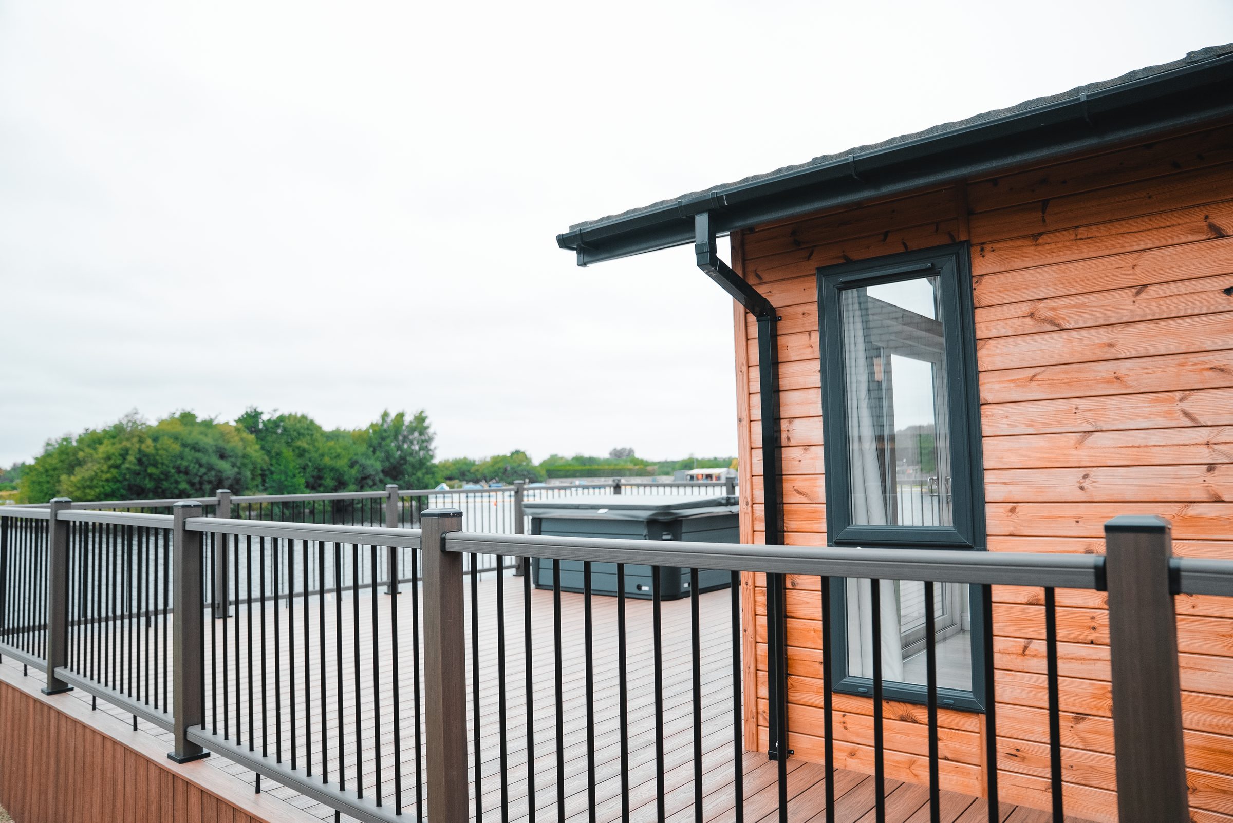 Signature Lake View 4 Lodge with hot tub at Ream Hills Holiday Park