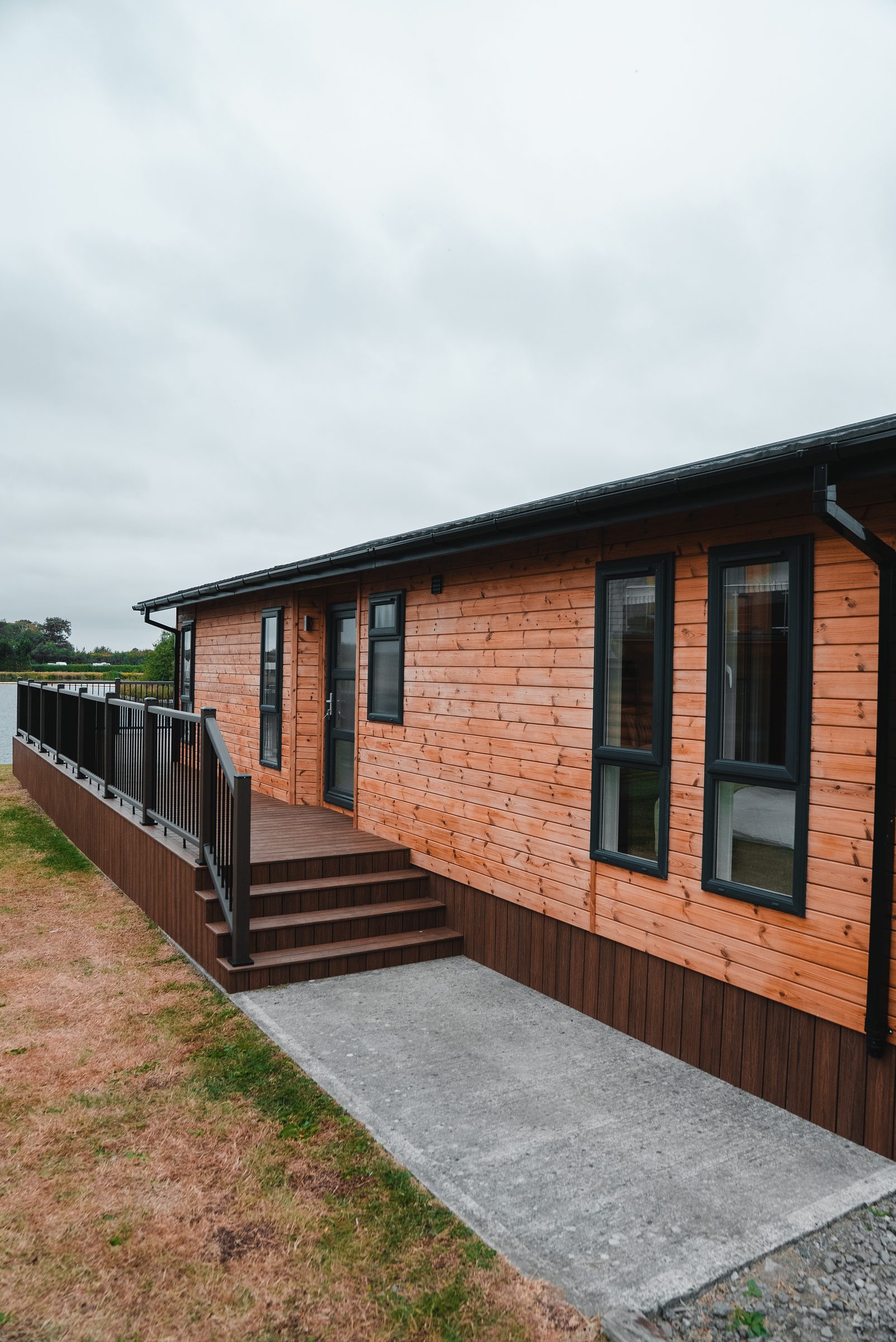 Signature Lake View 4 Lodge with hot tub at Ream Hills Holiday Park