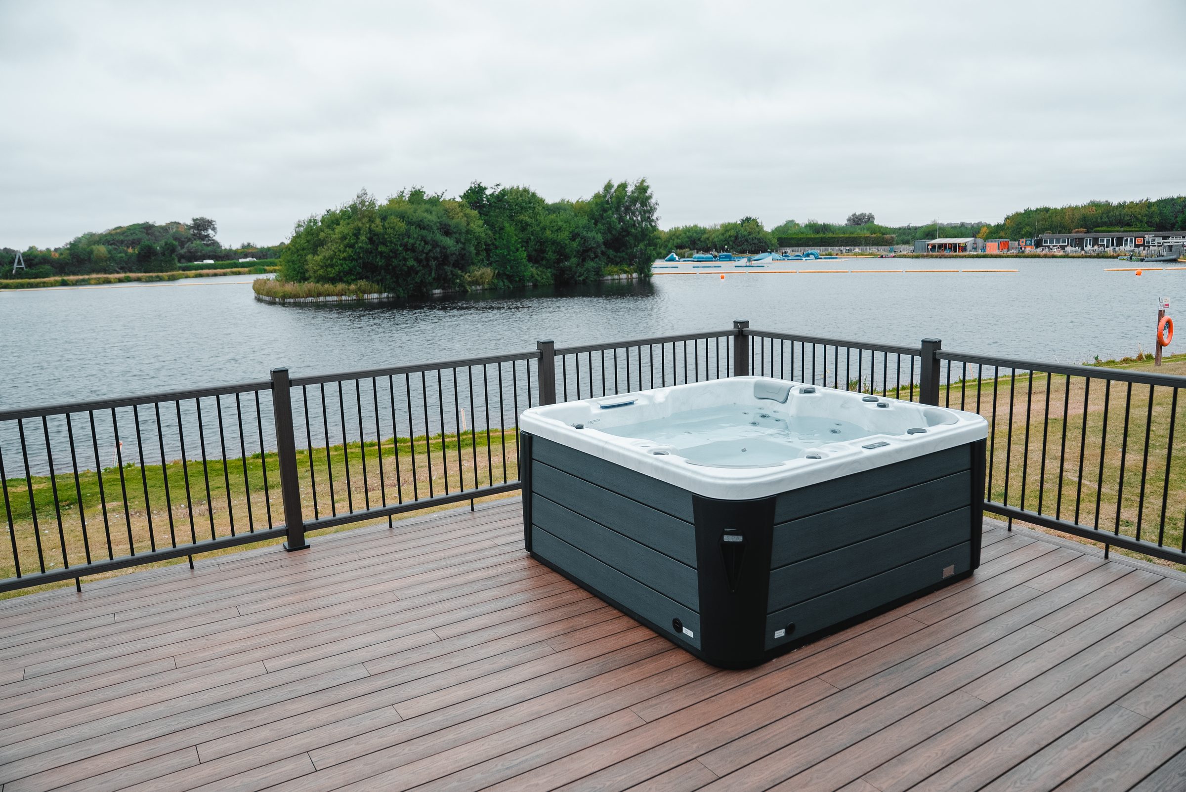 Signature Lake View 4 Lodge with hot tub at Ream Hills Holiday Park