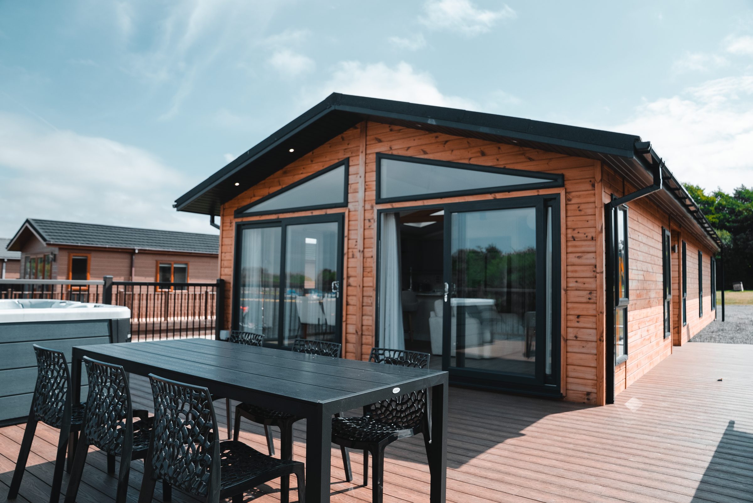 Signature Lake View 4 Lodge with hot tub at Ream Hills Holiday Park