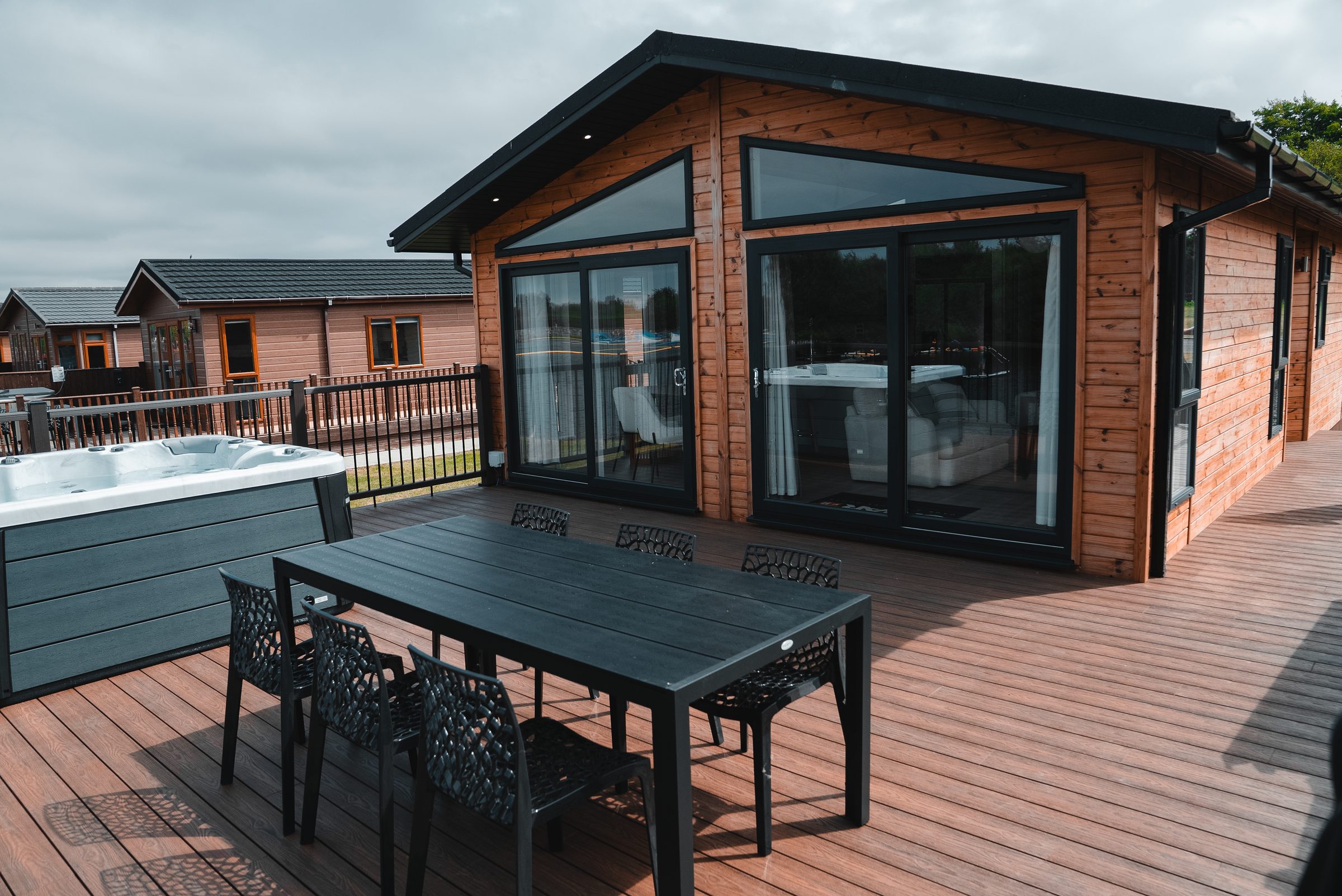 Signature Lake View 4 Lodge with hot tub at Ream Hills Holiday Park