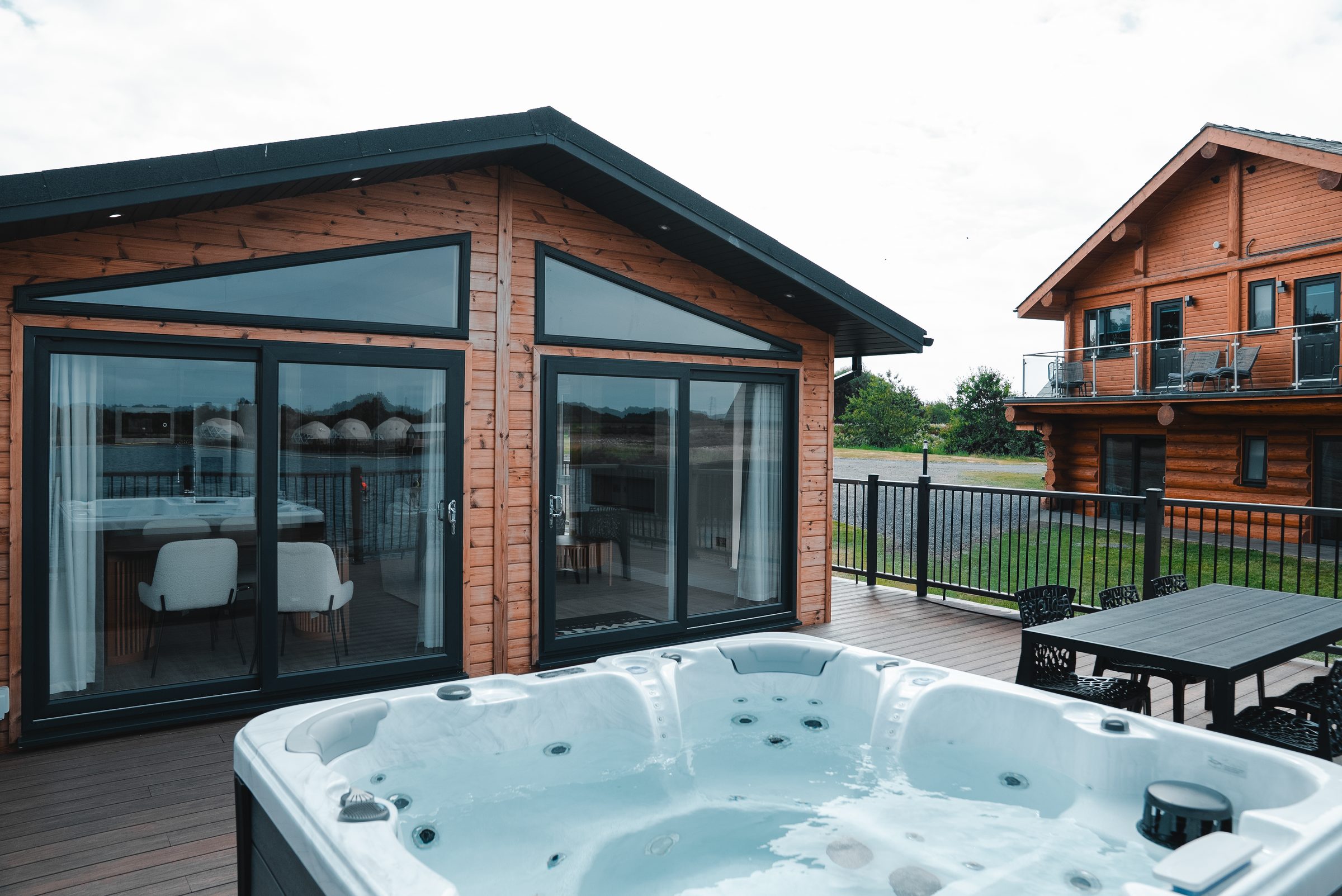 Signature Lake View 4 Lodge with hot tub at Ream Hills Holiday Park