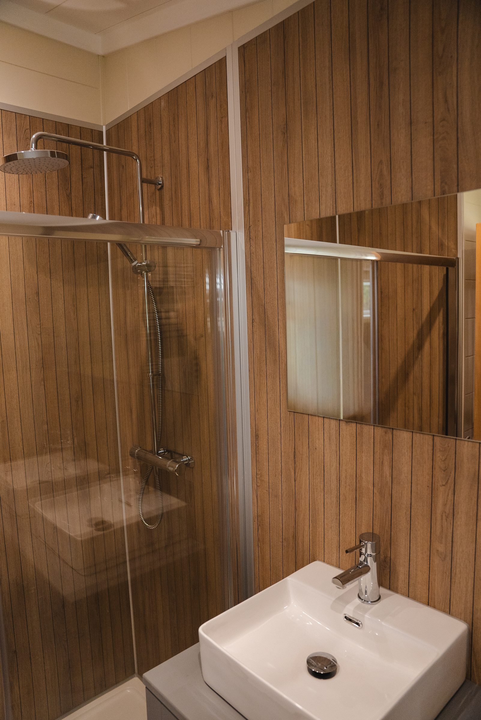 Signature Lake View 4 Lodge with hot tub at Ream Hills Holiday Park
