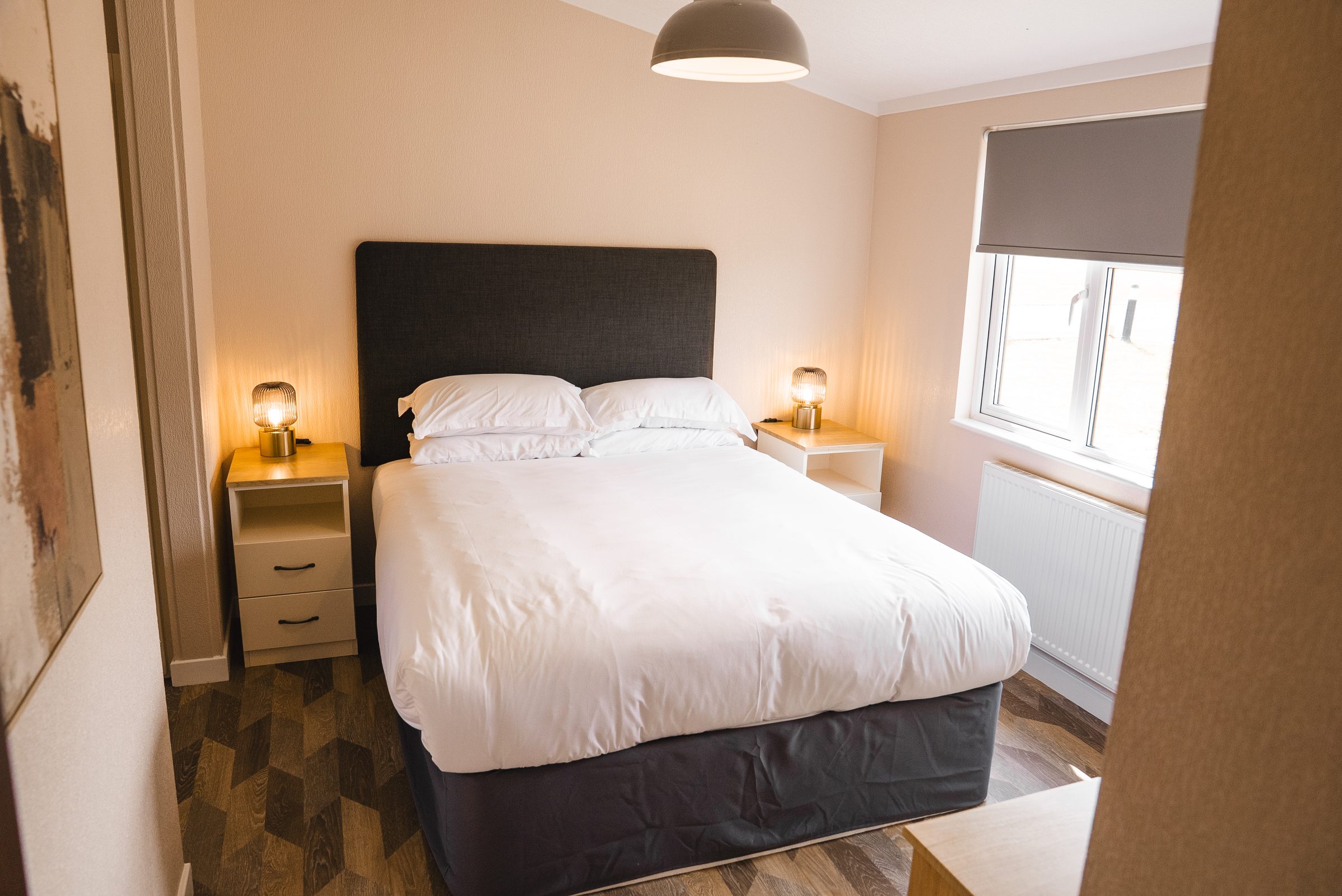 Spacious Lake View 4 Lodge with hot tub at Ream Hills Holiday Park