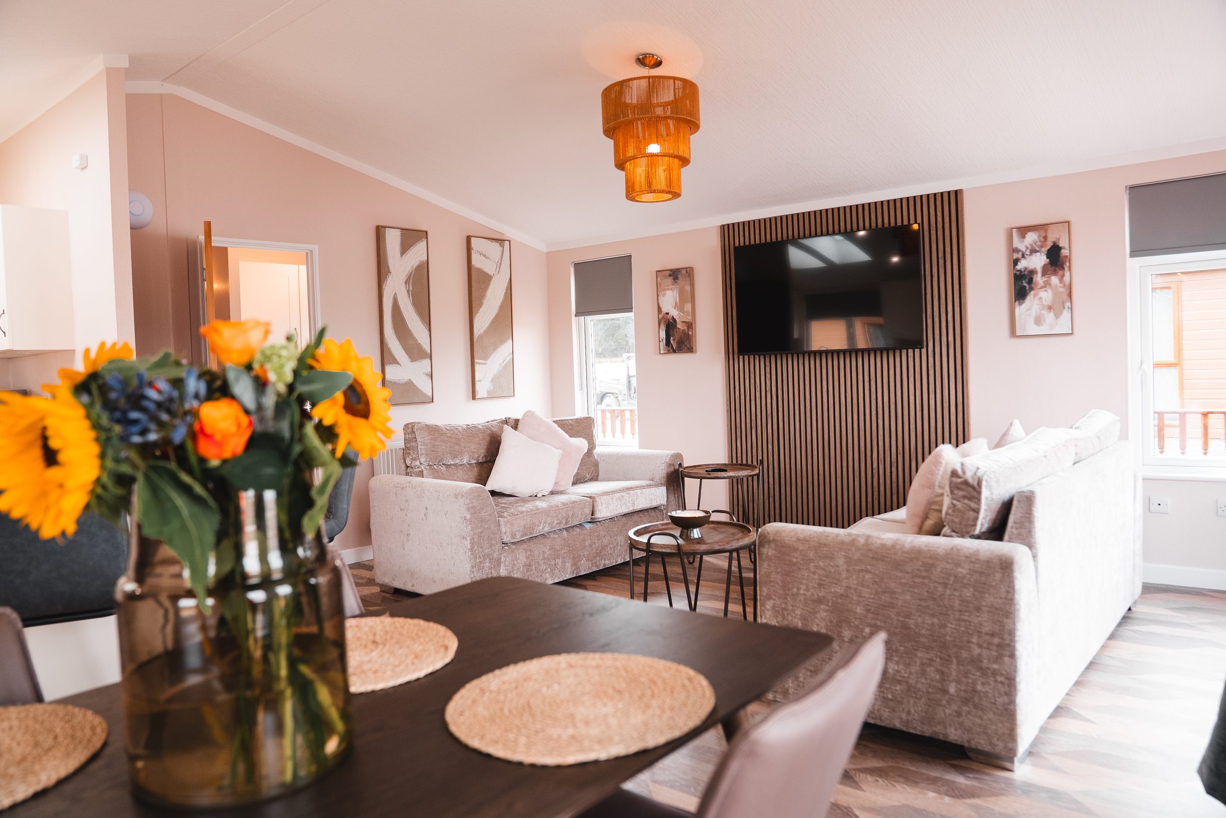 Spacious Lake View 4 Lodge with hot tub at Ream Hills Holiday Park