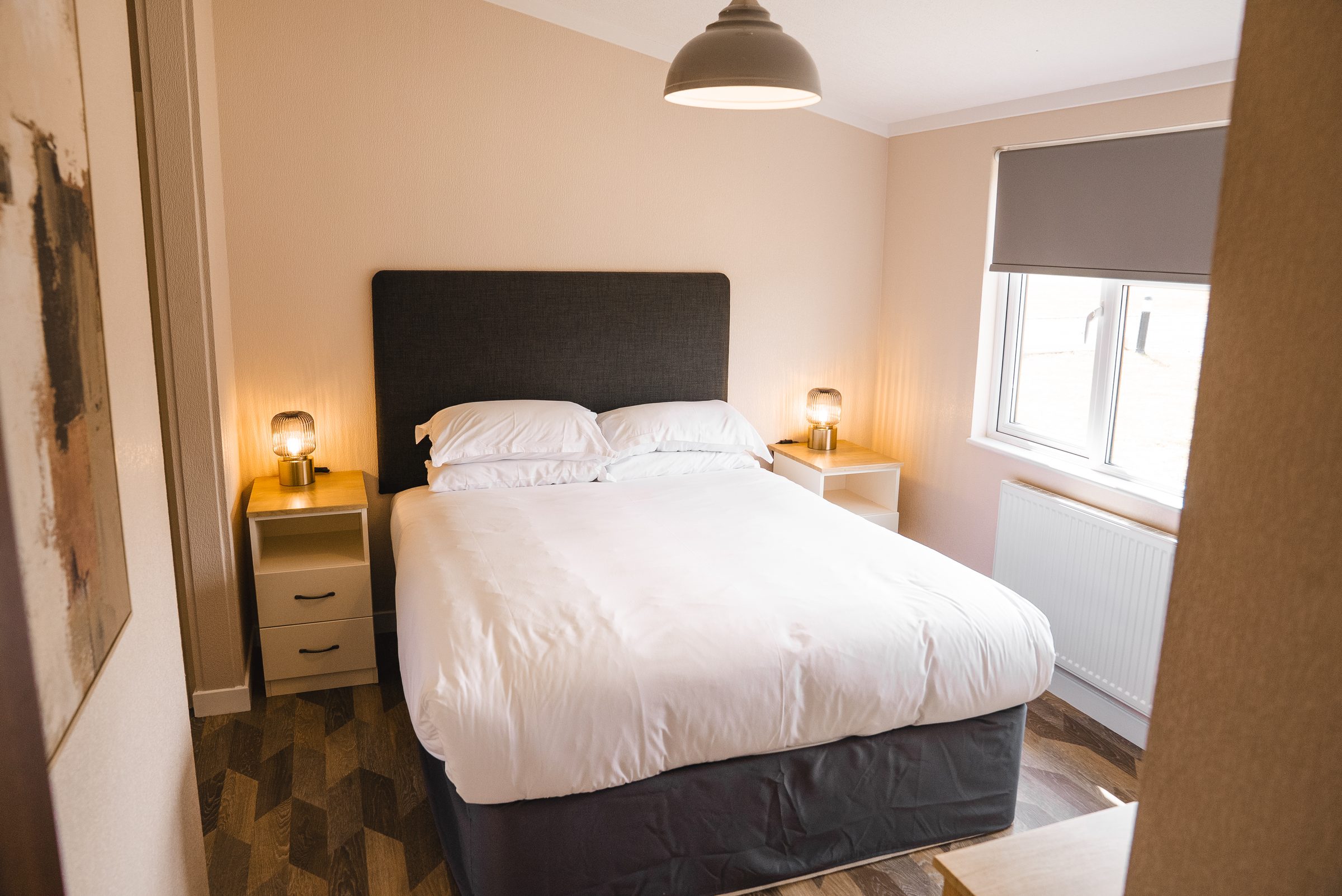 Spacious Lake View 4 Lodge with hot tub at Ream Hills Holiday Park