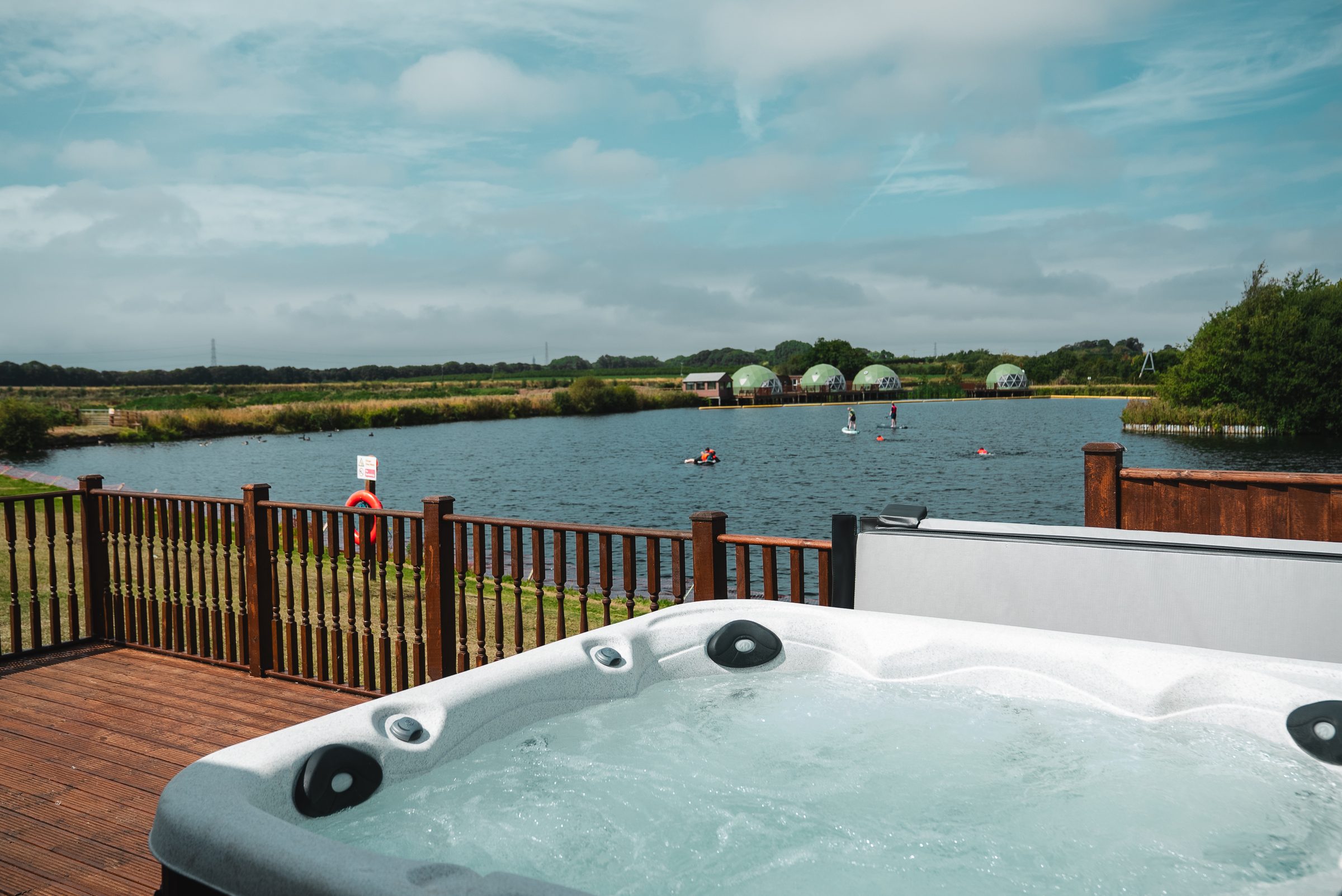 Spacious Lake View 4 Lodge with hot tub at Ream Hills Holiday Park